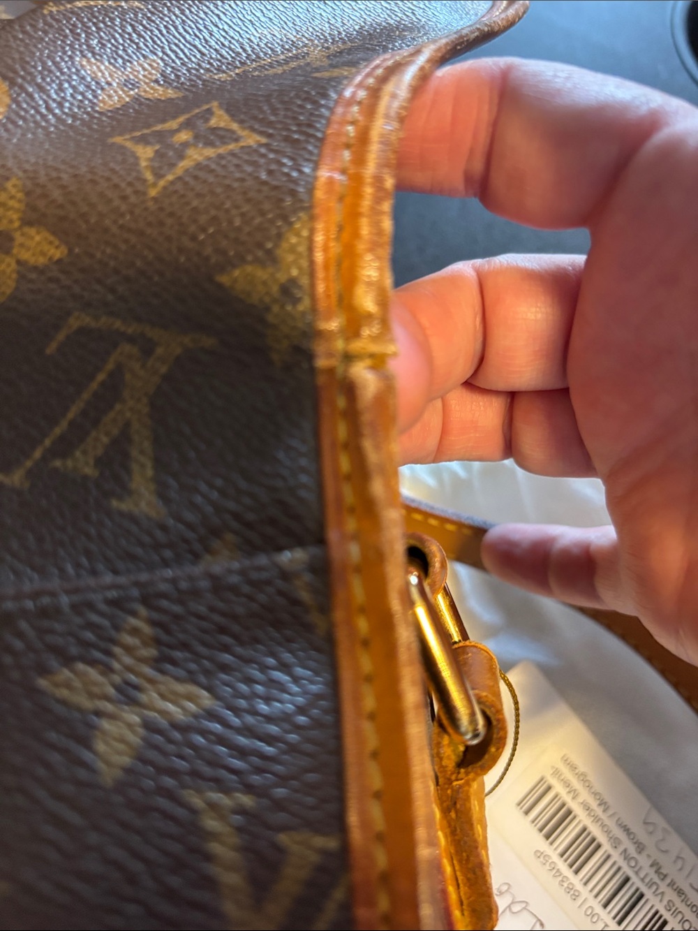 Louis Vuitton Monogram
Menilmontant Shoulder/Crossbody.
COA/ LV dust bag - Picture 14 of 17
